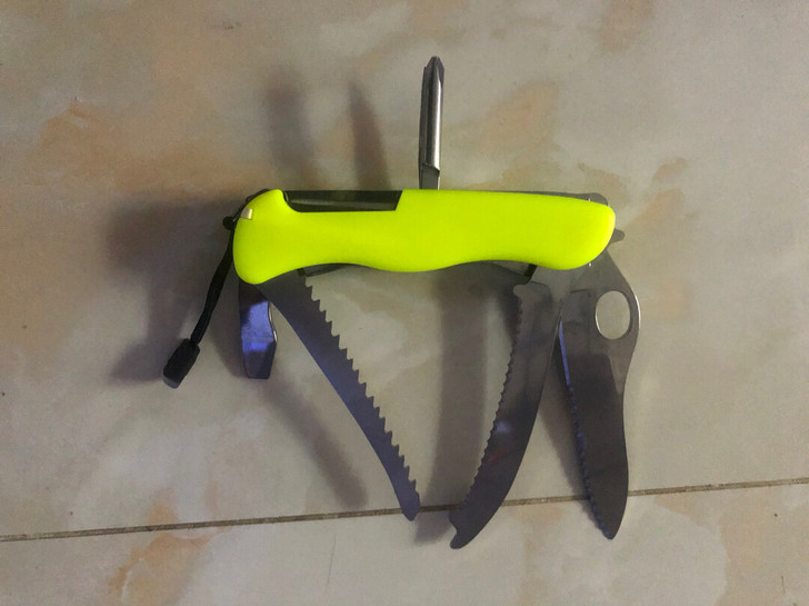 瑞士军刀。全新。