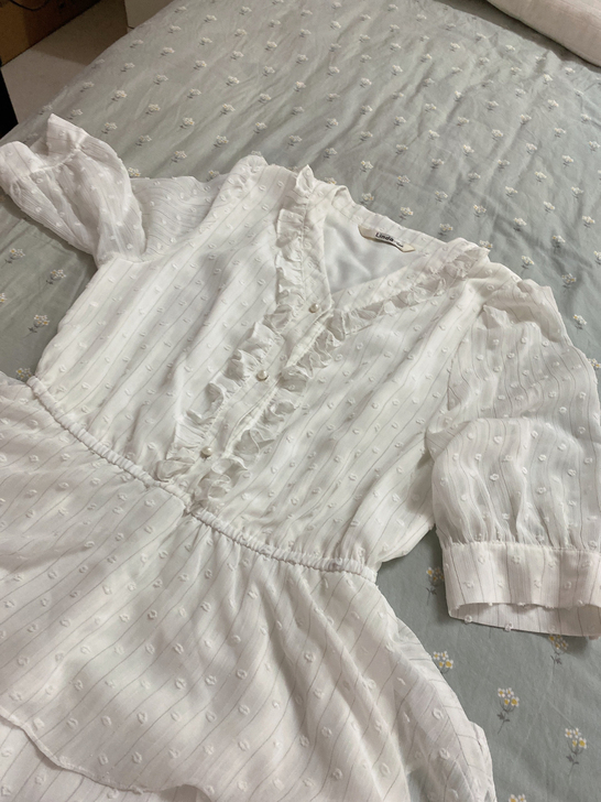 实体店入 雪纺蛋糕裙白色 是个165左右的...