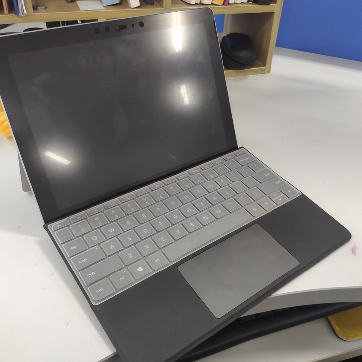 surface go1 8g+128g。没...