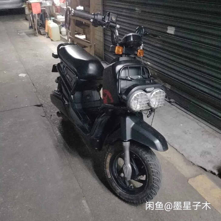 爱玛电动车越野中的suv电力强劲，满电可继...