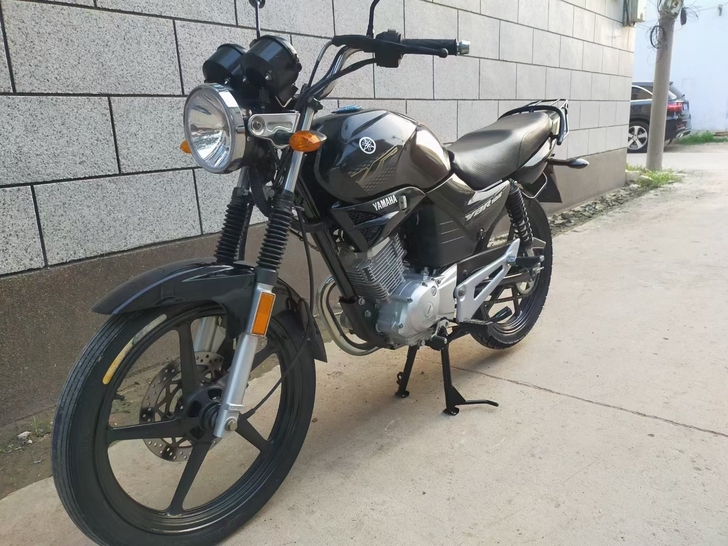 摩托车雅马哈天剑125c男士跨骑车街车燃油...
