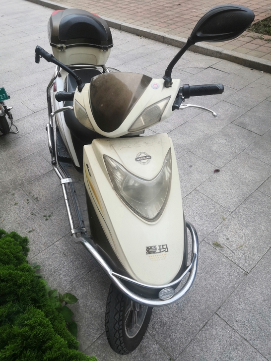 爱玛电动车新旧程度如图不带牌，续航15公里...