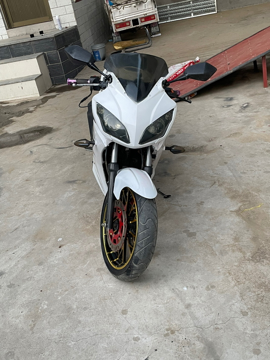 摩托车250爬赛跑车地平线