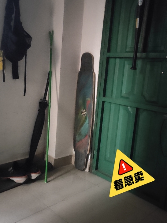 闲置滑板。  只有一个版面。