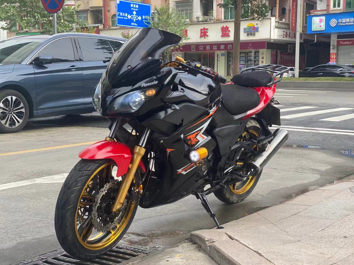 低价急售二手跑车摩托车地平线s款佩戴蓝牙音...