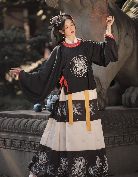 两件套汉服，玉术家全新汉服，吊牌，包装都在...