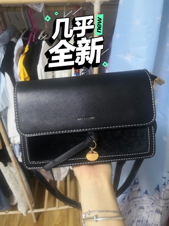 单肩斜挎包，内置三层分隔。黑色，几乎全新，...