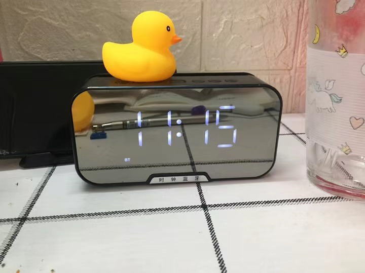 蓝牙音响加闹钟 黑色