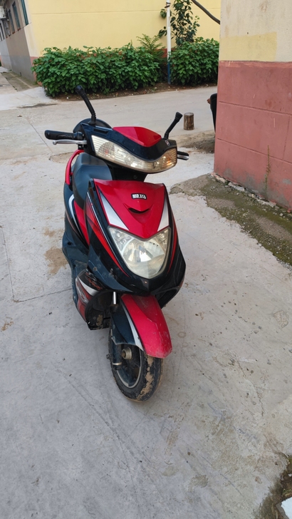 《雅迪电动车超低价》雅迪电动车60v最快车...