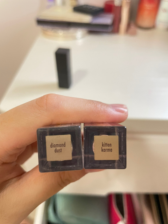 stila液体眼影  色号如图  两个一起...
