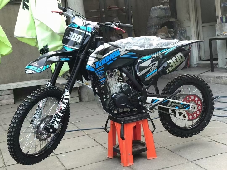 卒玛水冷300cc越野高赛摩托车