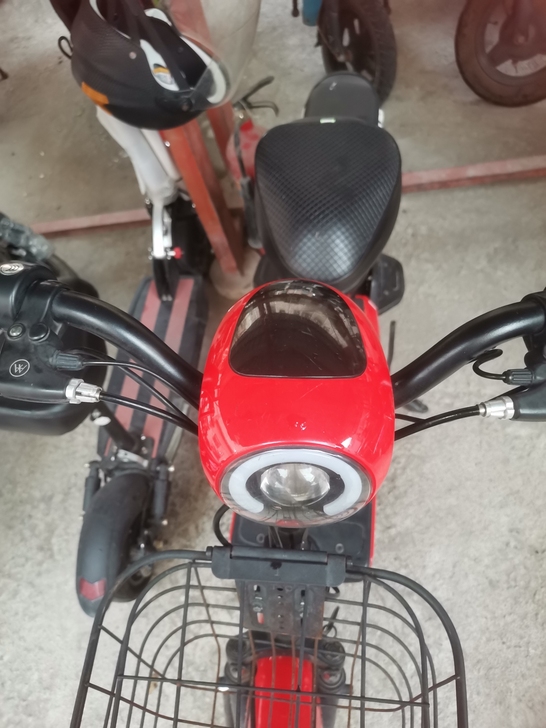 品牌型号： 爱玛小型电动车