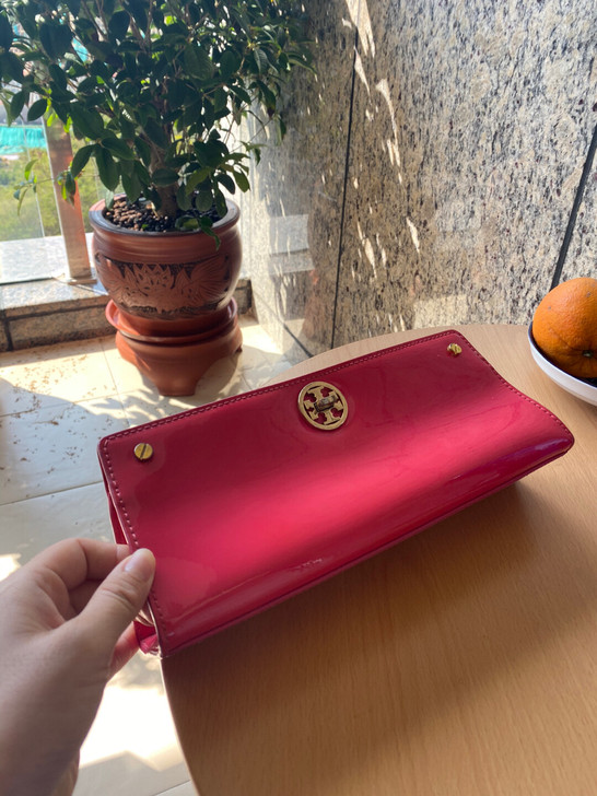 手拿包托里伯奇toryburch漆皮手拿包...