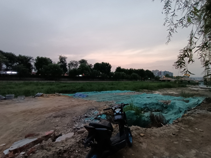 爱玛小极客烤的漆非常板正速度可以达到46最...