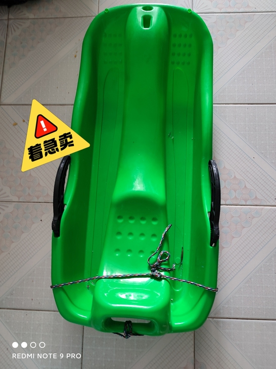 全新滑雪板，买了孩子大了不玩了。20元出送...