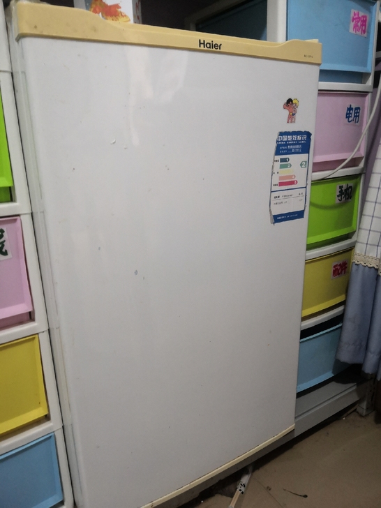 海尔家用小型冰箱117升，二级能效。