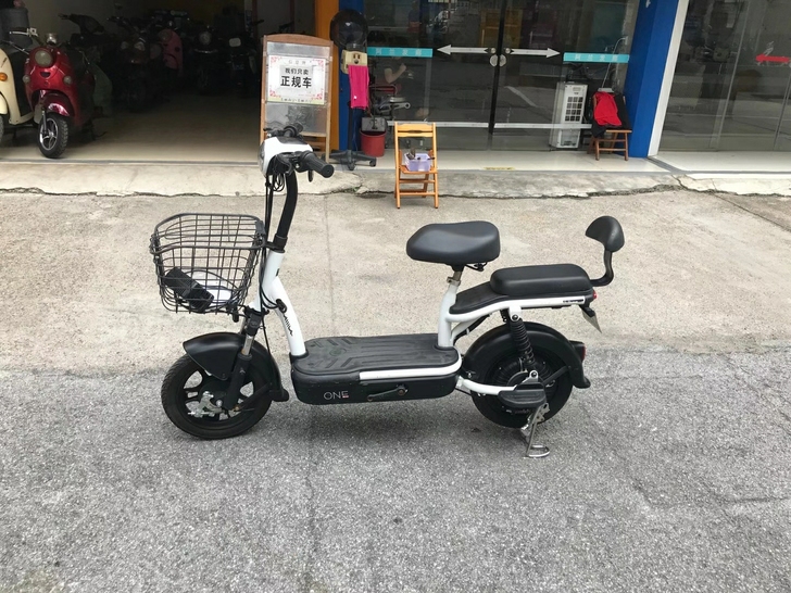 名牌爱玛小单车48ｖ，经典百搭，款式新颖，...