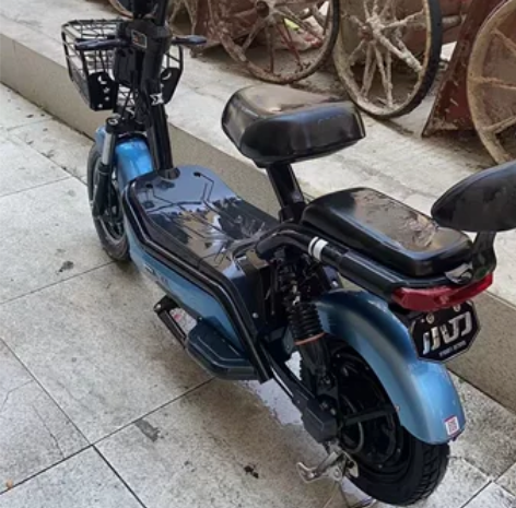 证件齐全，九成新二手品牌电动车，雅迪爱玛台...