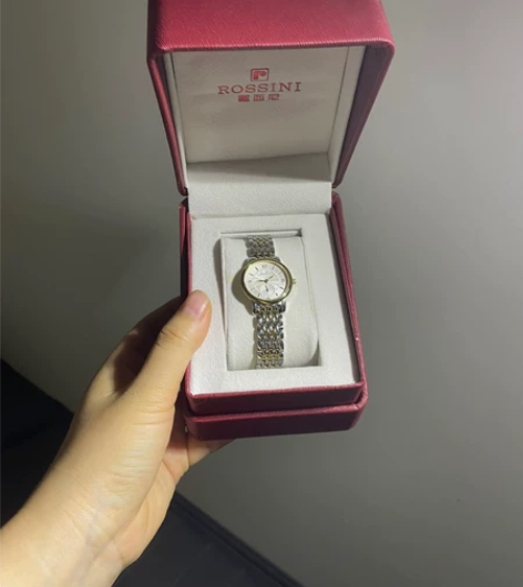 对表,女生款的,罗西尼女表 一千七百多买的...