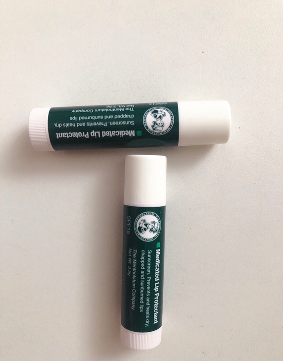 几乎全新2支曼秀雷敦薄荷润唇膏