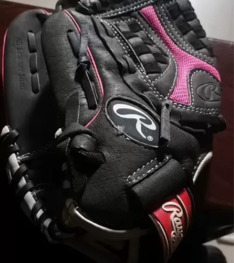 猪皮棒球手套11英寸，手腕处可以调节魔术贴...