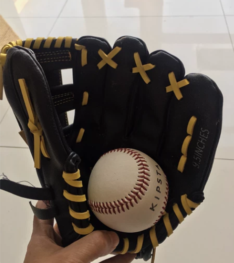 棒球手套 购于迪卡侬 手套9.9新 革的,...