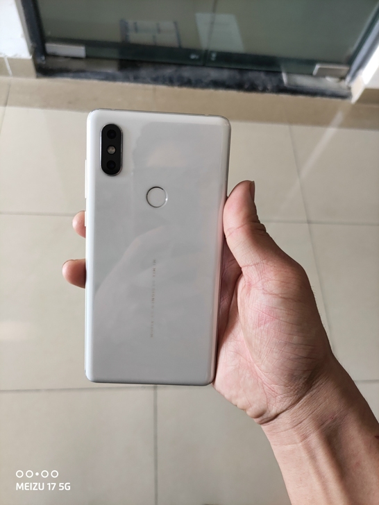 小米mix2s 6+64  屏幕碎角，功能...