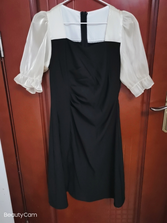 方领锁骨连衣裙夏季欧洲站2021新款欧货时...