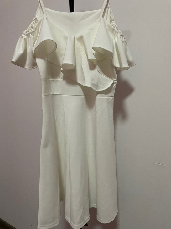 全新白色连衣裙 M码 适合100斤左右 买...