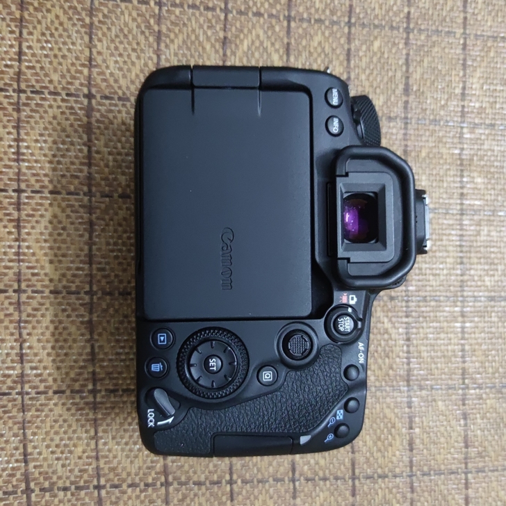 佳能90d单机，成色近乎完美