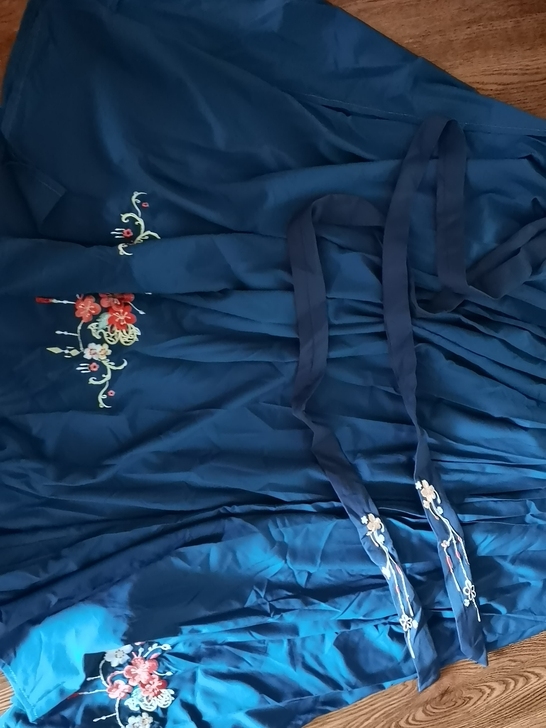 暮烟原创汉服，内衬加下身裙子。女生s码。八...