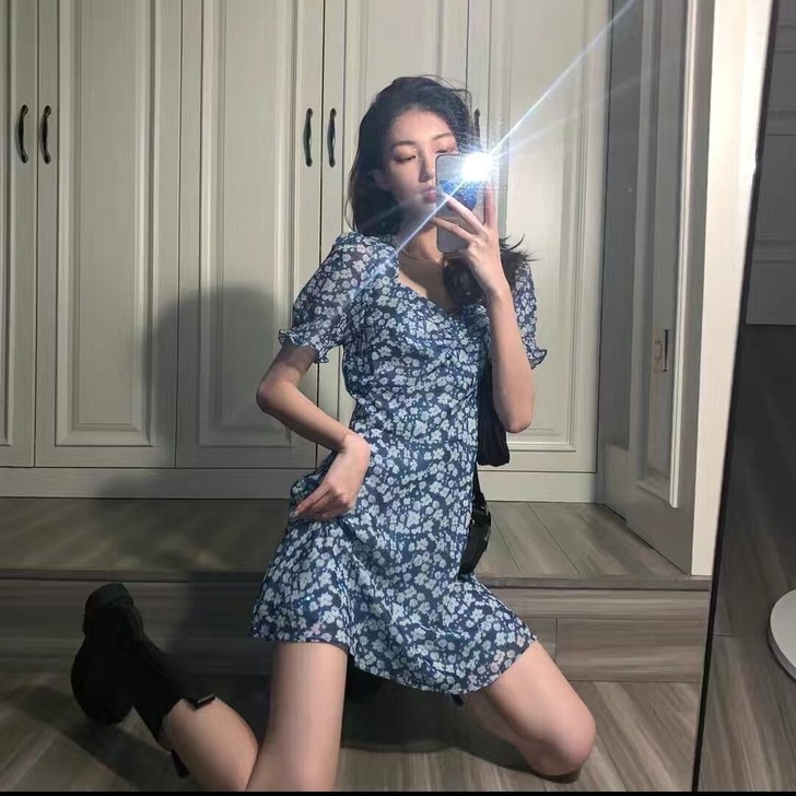 网红短袖v领a字裙碎花裙抽褶裙子女学生韩版...