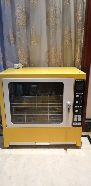 宠物烘干机。烘干箱