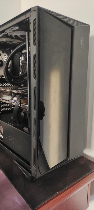 出微星氪金枪2机箱 四把原风扇 今年二月份...