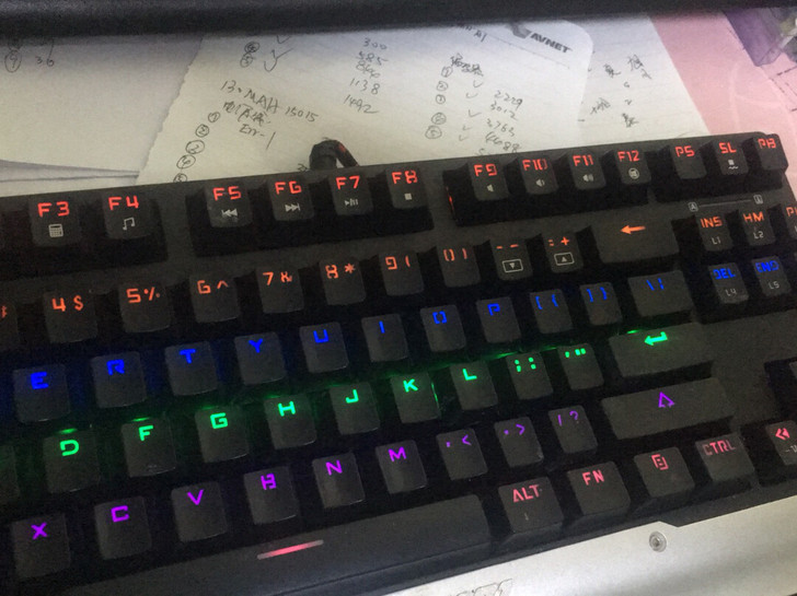 黑爵机械键盘,未换键