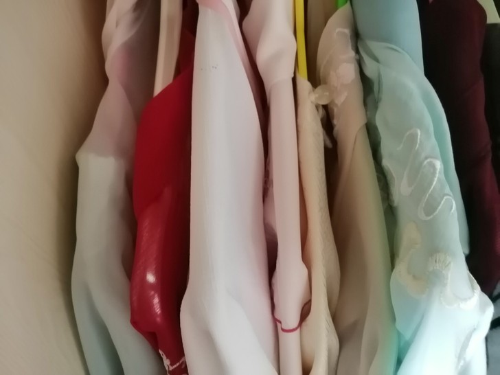 出汉服,新旧不一,都有吊尸。正正正!
