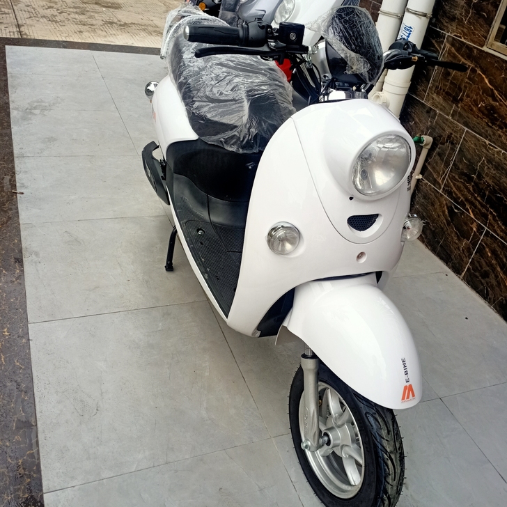 全新电动车