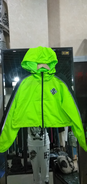 全新专柜正品 品牌长袖防晒外套 165 码...