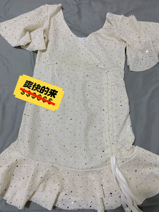 很好看亮片裙子,裙子太多,没穿过,S码,低...