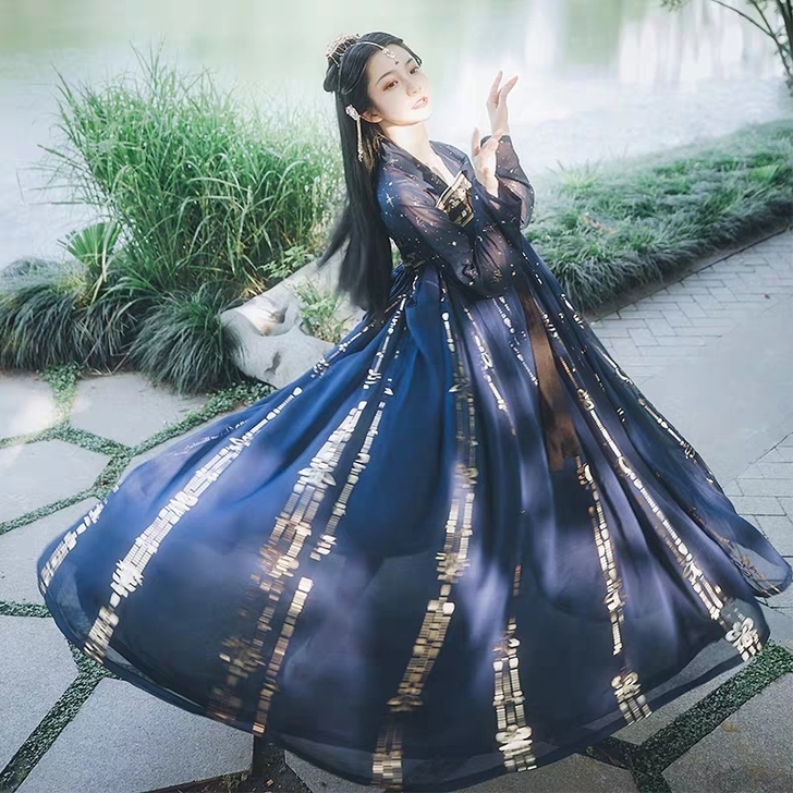 墨子研蓝璎珞