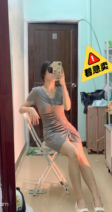 灰色紧身连衣裙短款