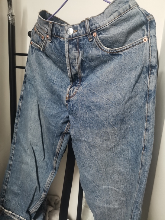 zara男款直筒微收腿牛仔裤，浅蓝色30码...