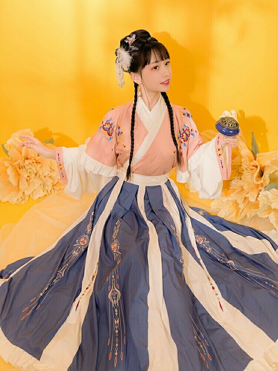 艺缕原创芙蕖汉服女秋冬襦裙重工刺绣齐腰破裙...