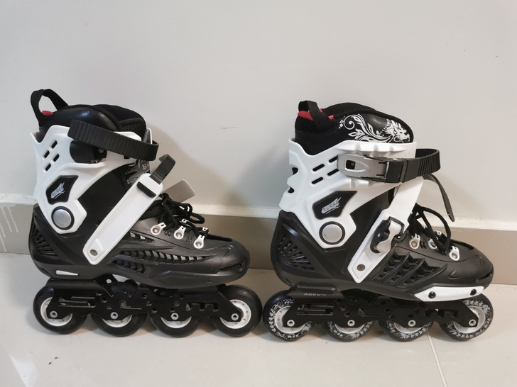 轮滑鞋,40码,可调节大小,几乎全新,穿过...