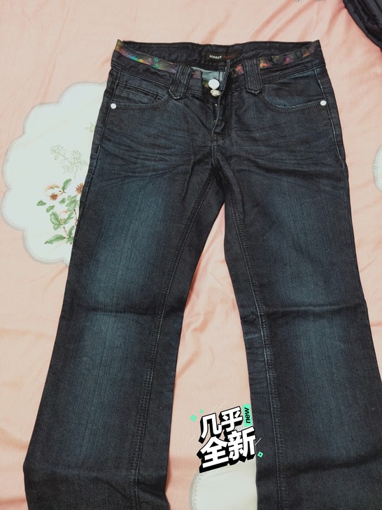 年客直筒牛仔裤,几乎全新,没有任何瑕疵,1...
