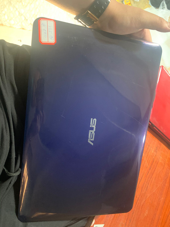 华硕笔记本 555款式 成色完美 无磕碰...