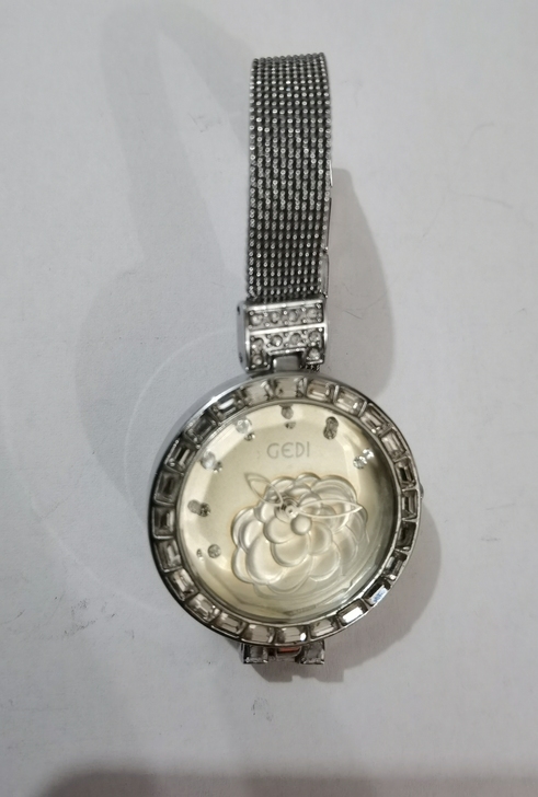 歌迪女士手表一枚，9成新。