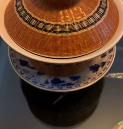 丝竹瓷胎竹编青花盖碗茶杯一套两只。口径11...