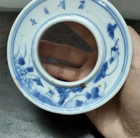 晚清青花富贵白头茶盖碗底托一个，惜有一处小...