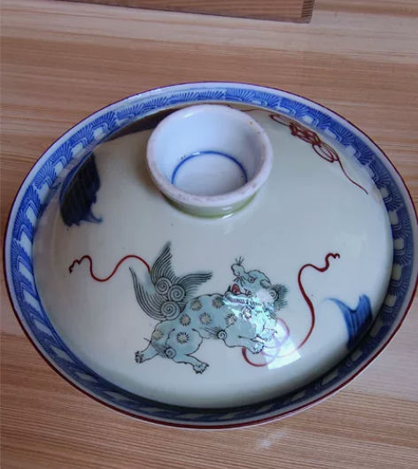 日本回流宝瑞底款黄釉狮子麒麟文青花盖碗 年...